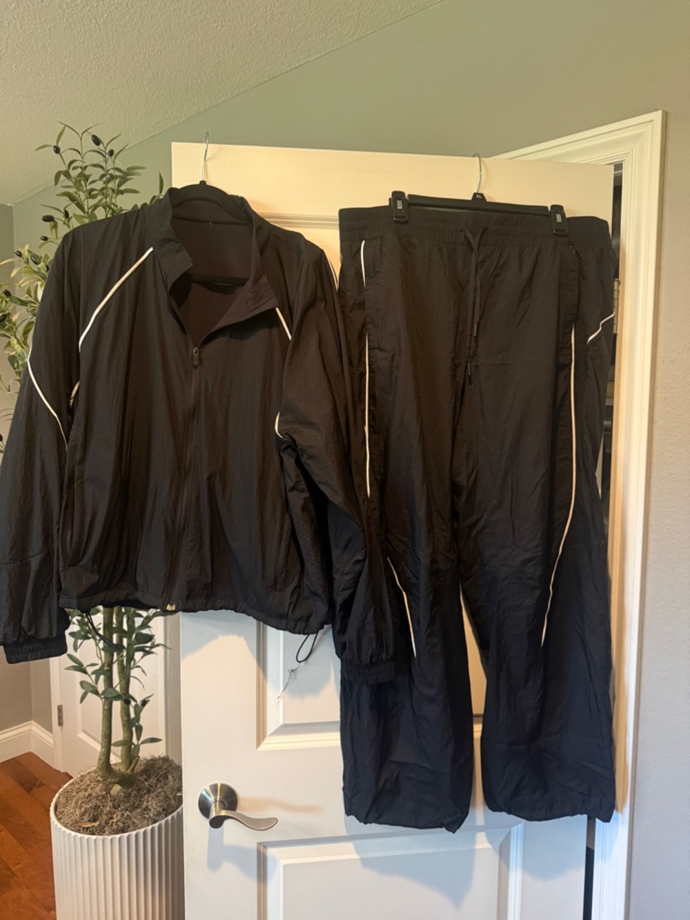 Lululemon License to Train set - Picture 2 of 8